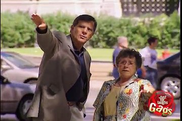 Prank avec une fille qui porte une robe trop courte