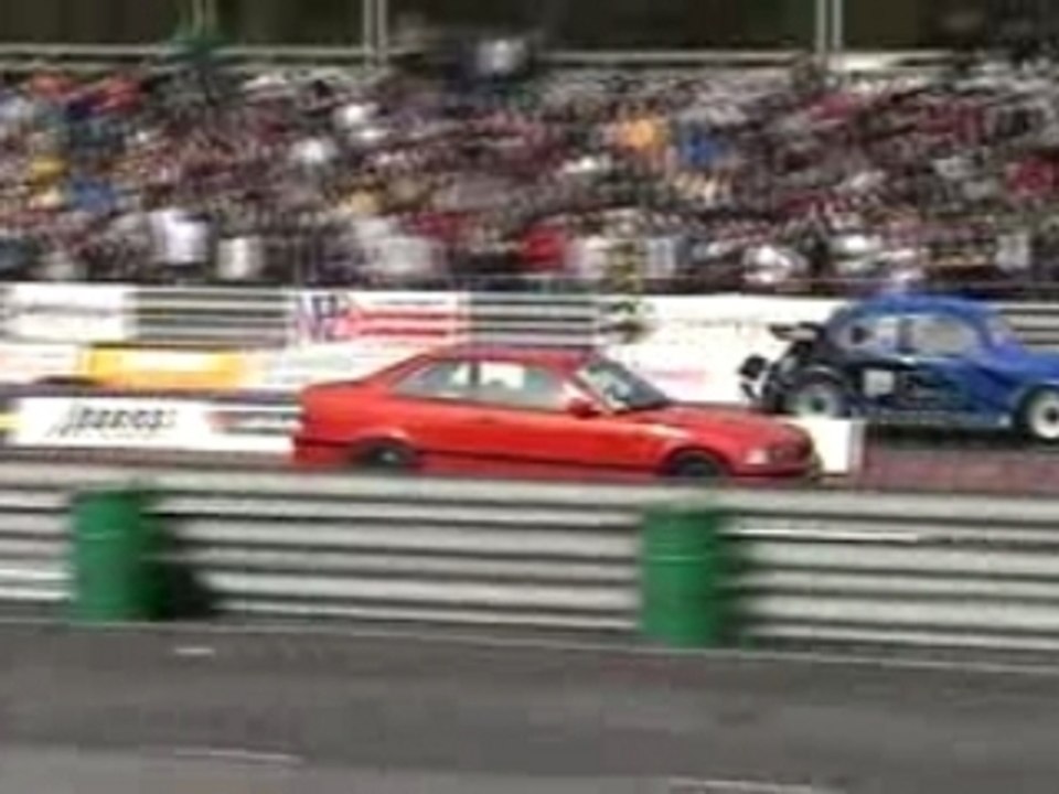 [Run] BMW M3 (Drag) Vs VW Cox