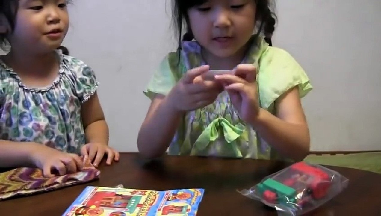 ちびっこレビュー　アンパンマン クレーンではこぼう！SLマン