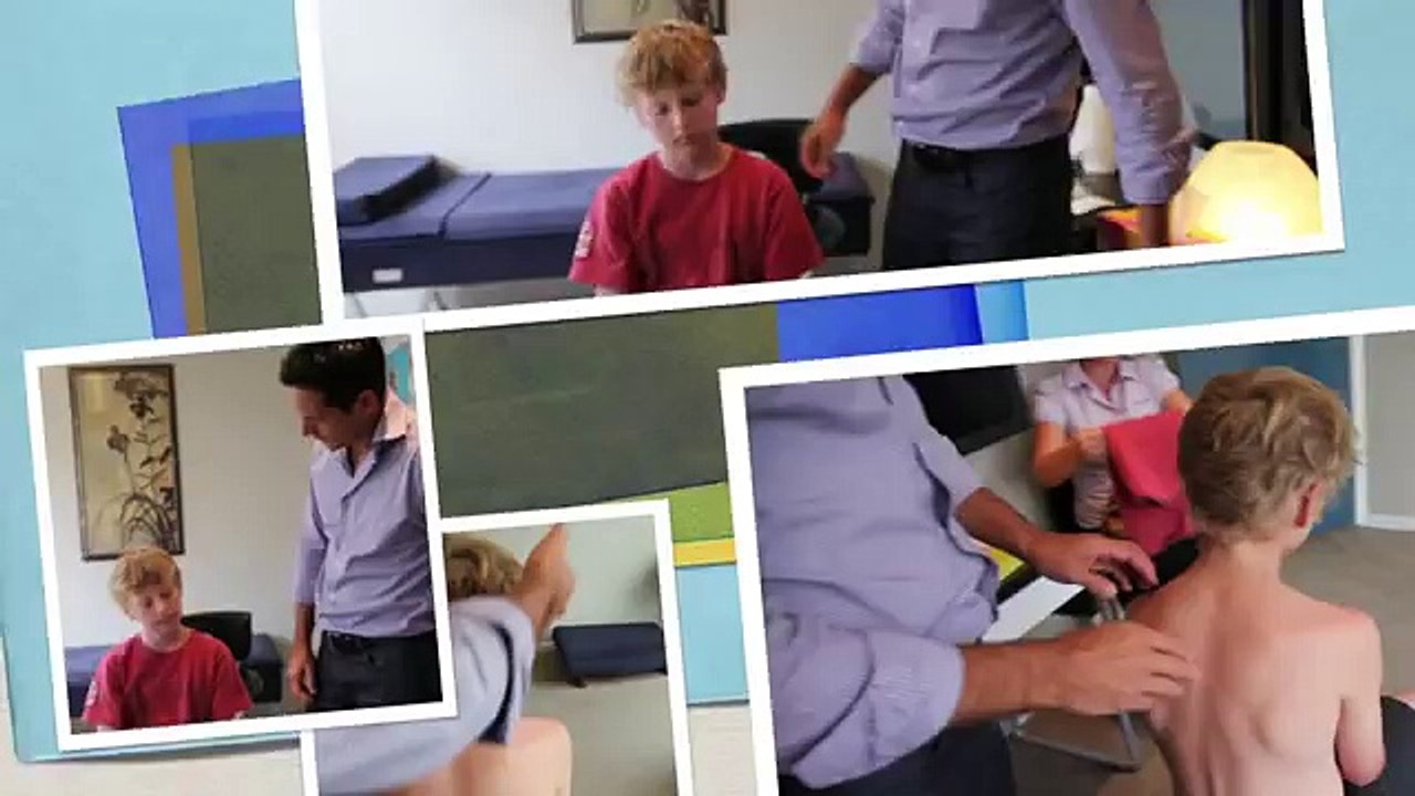un chiropracteur soigne un torticollis