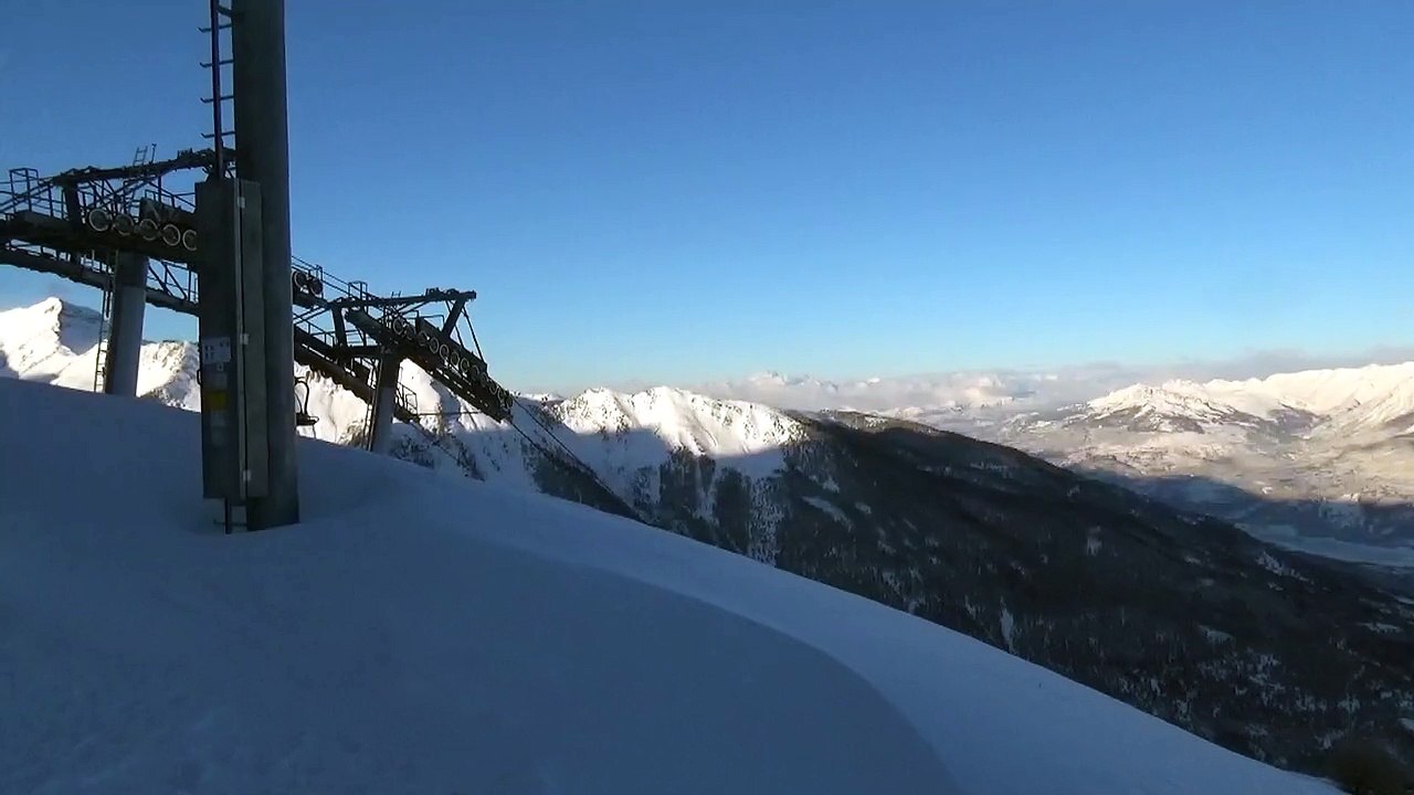Les Orres : le travail des pisteurs après l'importante chute de neige
