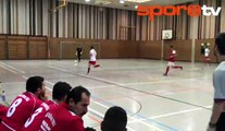Türk oyuncudan futsalda çılgın gol!...