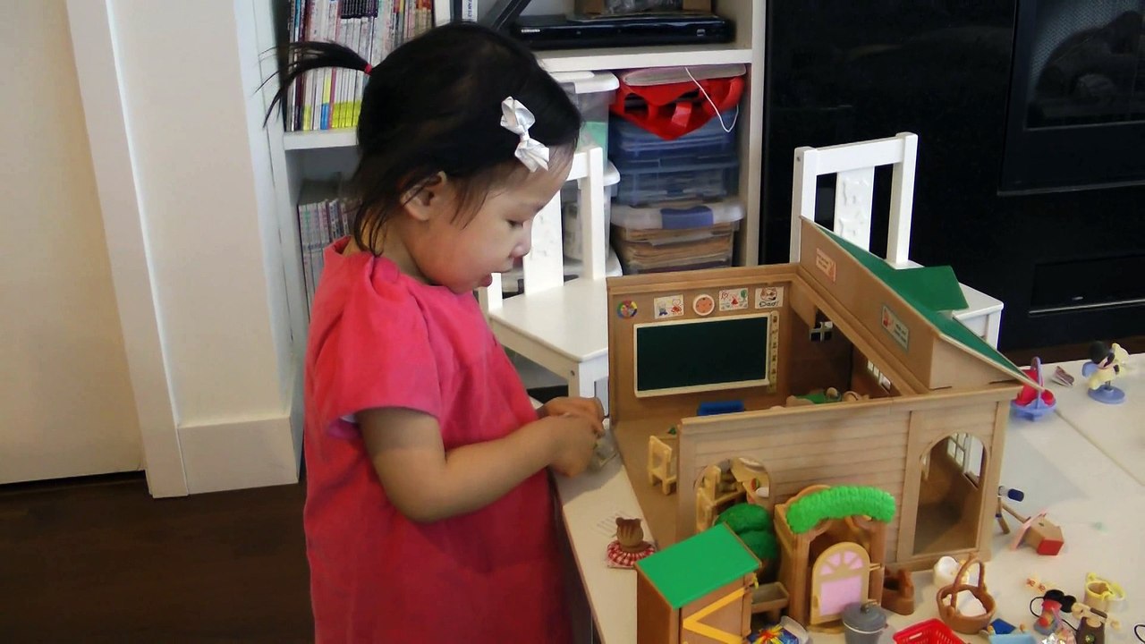 Sylvanian Families Rabbit Showing Her Pet*