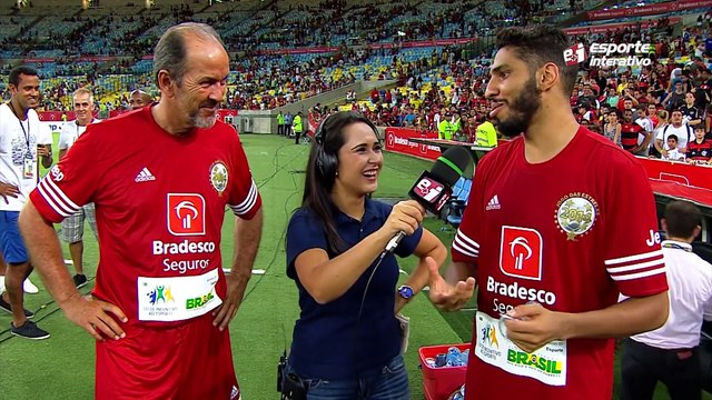 Wallace revela que sua barba é homenagem a sua dupla de zaga no jogo das estrelas, Hugo de Léon