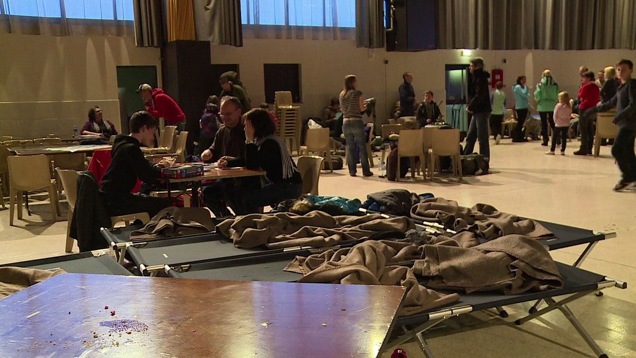 Milhares de motoristas bloqueados pela neve nos Alpes franceses