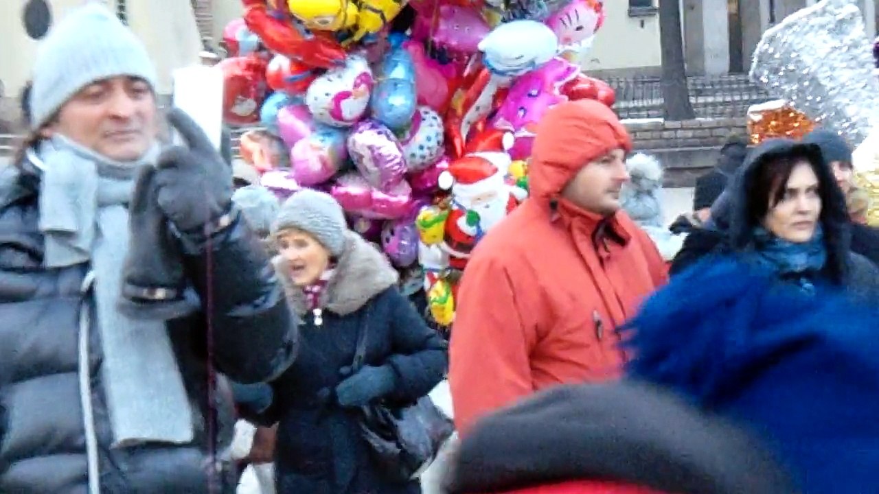 Południowoamerykański taniec towarzyski pod Kolumną Zygmunta w Wa-wie.