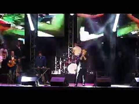 عمرو دياب يغني كوبليه لم تسمعه من قبل من أغنية أهو ليل وعدى