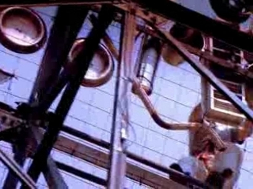 Stomp-drum'n'dance up high