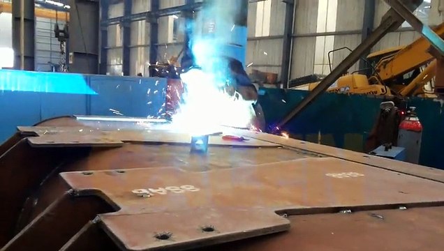 Hardox Loder Kova İmalatı - Kova İmalatı Gaz Altı Karbon Kaynağı Aşaması