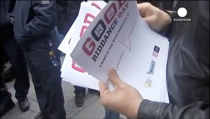 Νέα Υόρκη: Πολίτες πέταξαν τις κακές αναμνήσεις στην «Ημέρα Καλής Απαλλαγής»