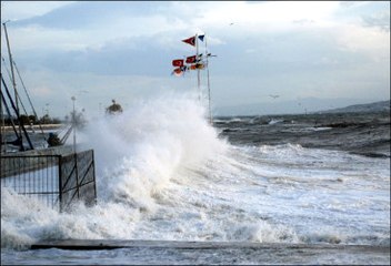 Şiddtli Rüzgar Deniz Ulaşımını Etkiledi