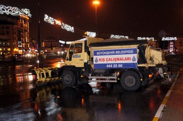 İstanbul'da Kar Yüzünü Gösterdi AKOM Alarma Geçti