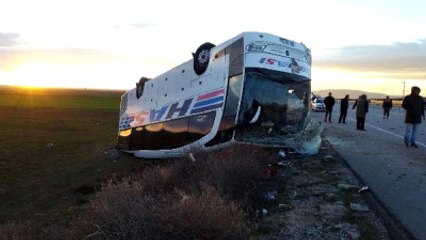 Eskişehir'de Şarampole Uçan, Ters Dönen Otobüste 1 Ölü, 29 Yaralı