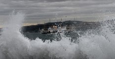 Marmara'da Fırtına Alarmı, Uçak ve Vapur Seferleri İptal