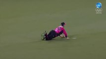 Le plongeon de Jordan Silk lors d'un match de cricket