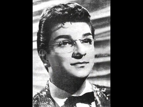 Zeki MÜREN : BU HAZAN YİNE KALBİM MAZİDEN DAHA KIRIK