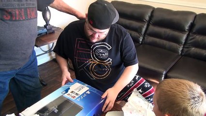 Après avoir détruit la PS4 de son petit fils, il lui fait une sacrée surprise