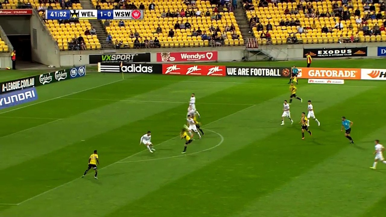Piękne podania zawodników Wellington Phoenix