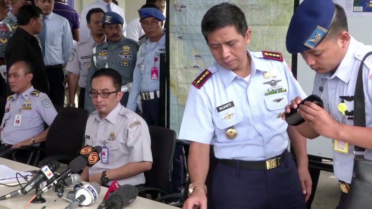 Vermisster AirAsia-Flug: Angehörige verzweifelt