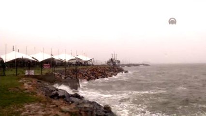 Pendik'te Kuru Yük Gemisi Karaya Oturdu