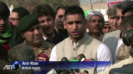 Amir Khan honours Pakistan school massacre victims