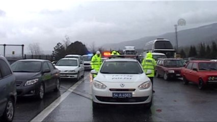 Tem'de Sebze Yüklü Tır Devrildi: 3 Yaralı