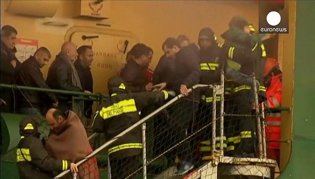 Все пассажиры с парома Норман Атлантик эвакуированы