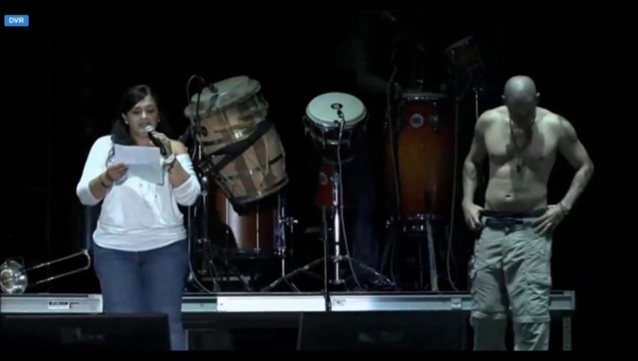 Clarisa, hija de Oscar López aboga por su padre en concierto de Calle 13
