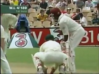 Brian Lara recieves a UNPLAYABLE delivery from Stuart MacGill