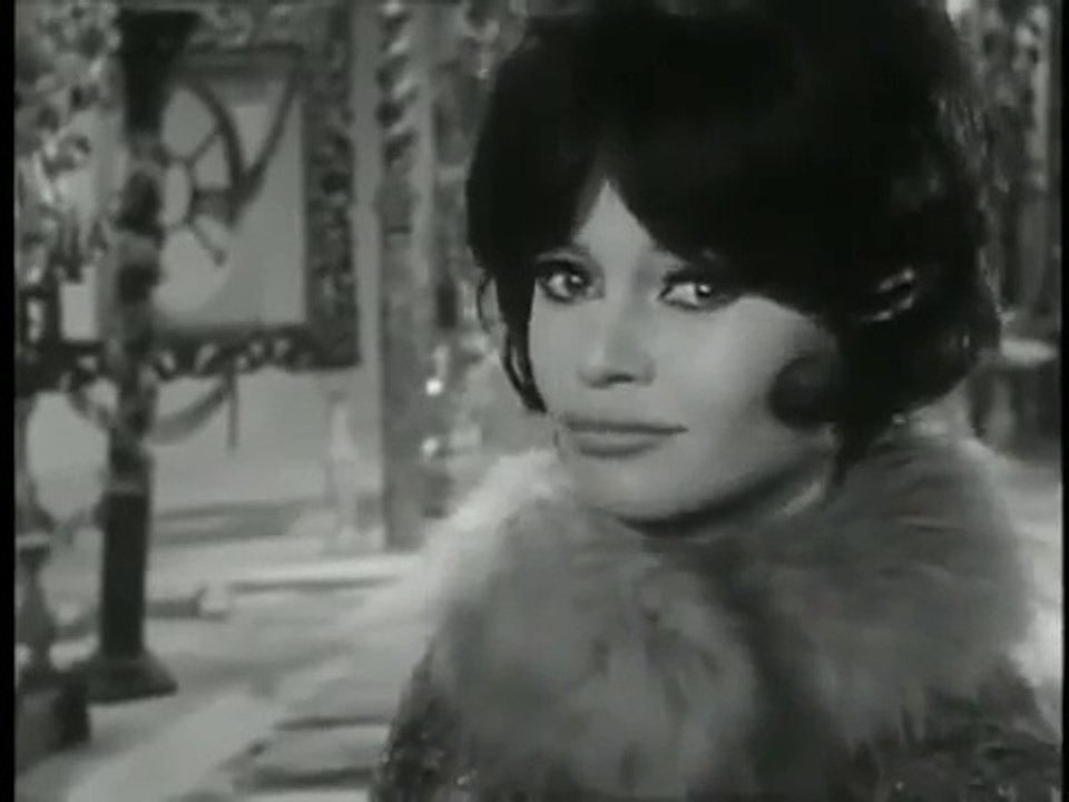 Brigitte Bardot brune chante/brunette sings "Je Me Donne A Qui Me Plait" 1963