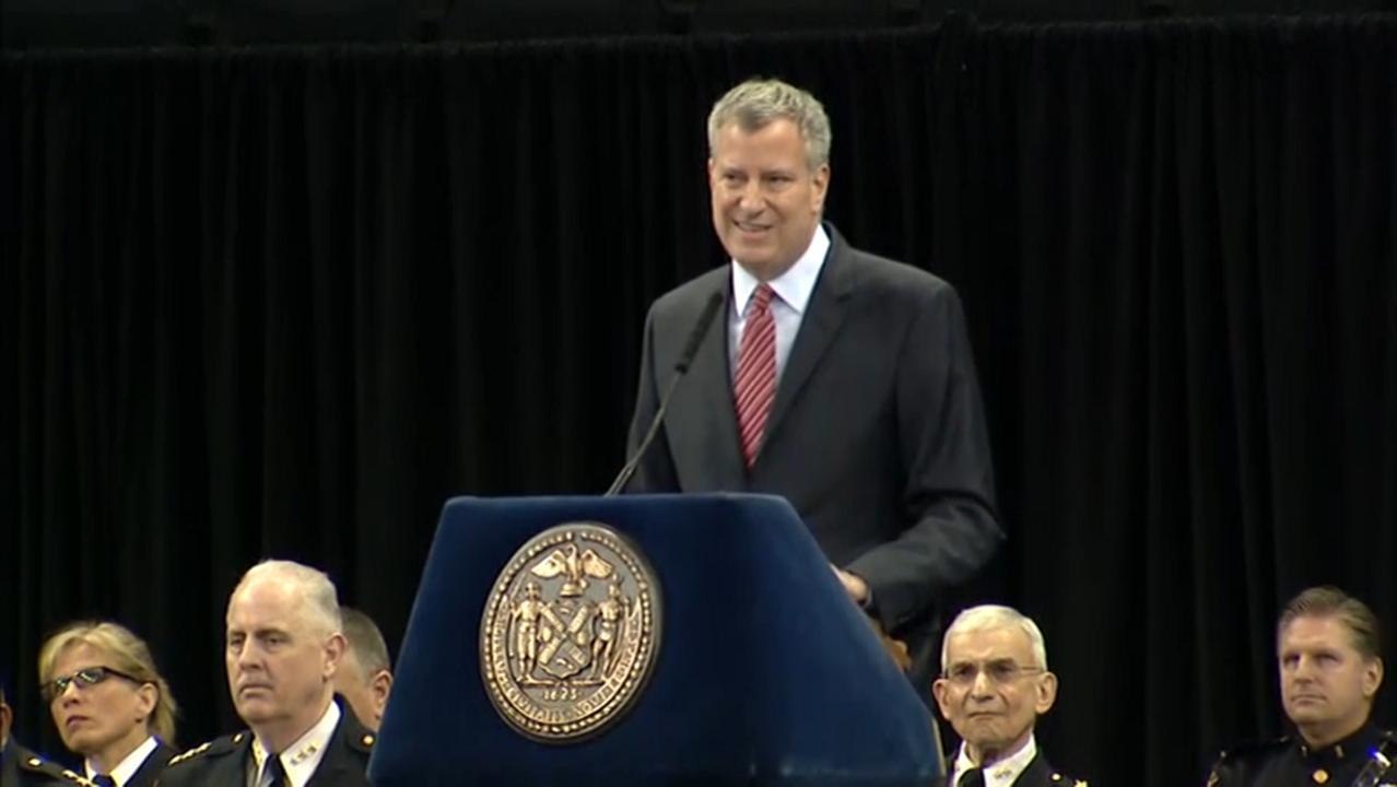 Crowd Boos Bill De Blasio At NYPD Graduation