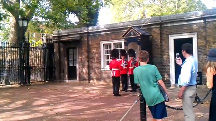 Queen's Guard Moved Behind Gates Due To Growing Terrorism Fears