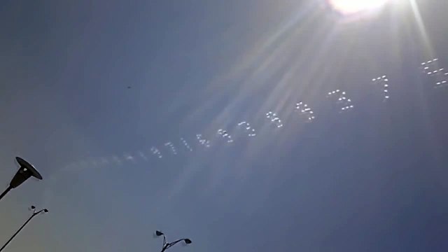 Ovnis - Mensagem Extraterrestre aparece em ceu do Estados Unidos