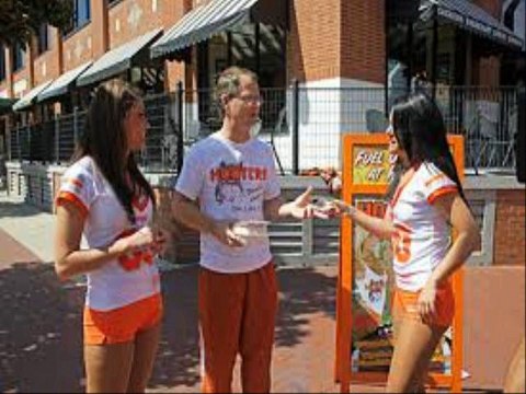 Undercover Boss (US) Season 6 Episode 3 : Bikinis Sports Bar & Grill Online