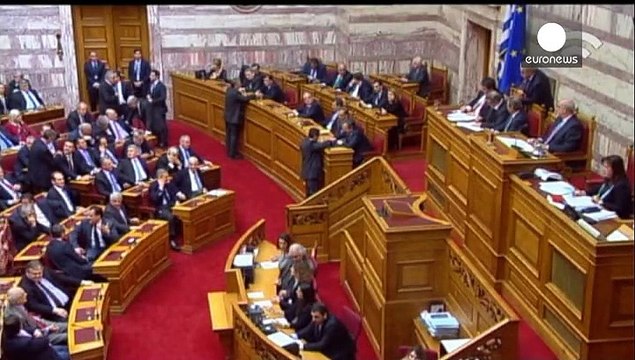 A három sikertelen elnökválasztás után előrehozott választások lesznek Görögországban. A most még ellenzéki Sziriza párt vezetője már ma a győzelmet ünnepelte.