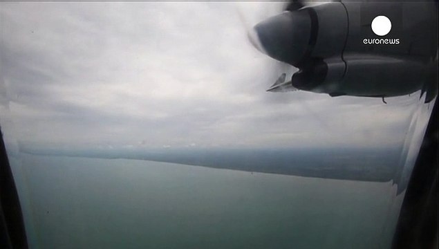 Спасатели обнаружили в море объекты, которые могут принадлежать пропавшему лайнеру AirAsia