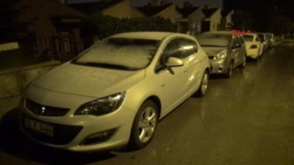 Bursa?da İstinat Duvarı Çöktü, 8 Araç Zarar Gördü