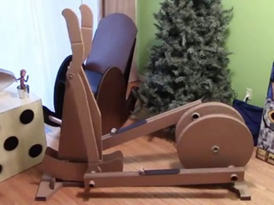 Besoin de faire du sport sans vous ruiner ? Essayez le vélo elliptique en carton !