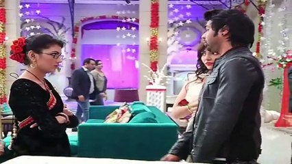 Kumkum Bhagya: Abhi makes Pragya jealous