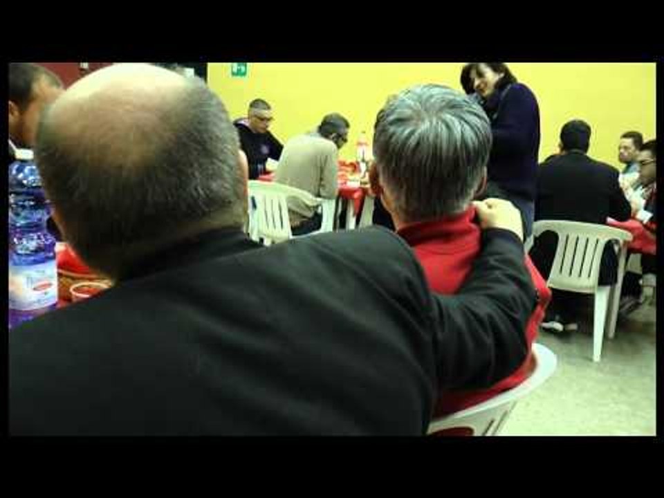 Napoli - La Comunità di Sant'Egidio offre pranzo ai detenuti psichiatrici (29.12.14)