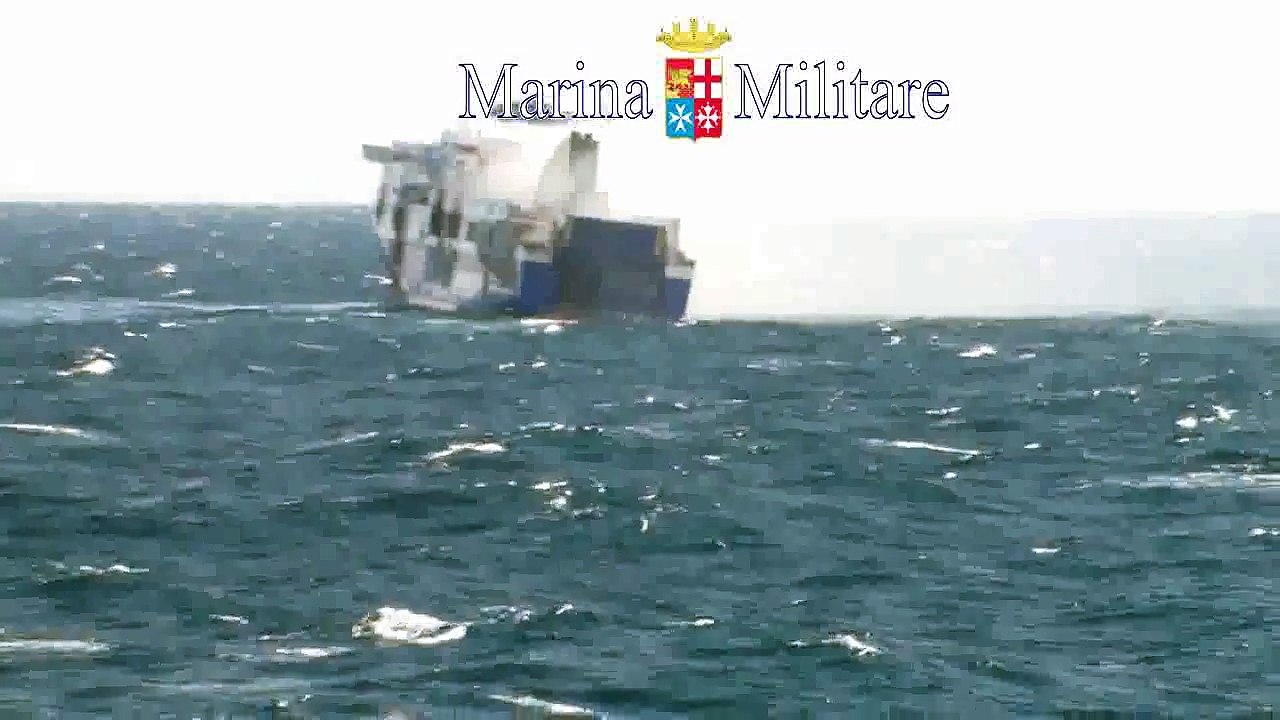 Corfù (Grecia) - Traghetto in fiamme ''Norman Atlantic'' -15- (29.12.14)