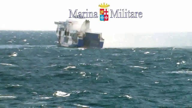 Corfù (Grecia) - Traghetto in fiamme ''Norman Atlantic'' -15- (29.12.14)