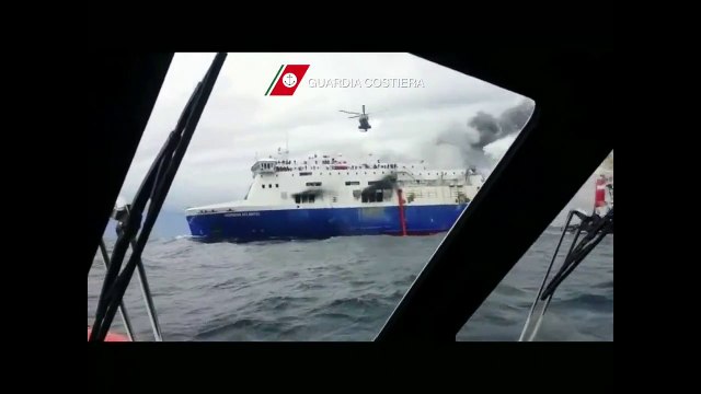 Corfù (Grecia) - Traghetto in fiamme ''Norman Atlantic'' - Elicottero -13- (29.12.14)