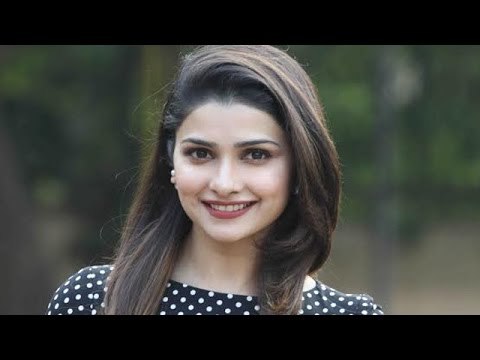 Prachi Desai | Country Club New Year Bash 2015 | Interview !