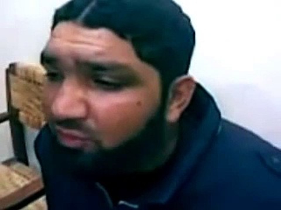 Ghazi Malik Mumtaz Hussain Qadri reciting naat in police custody