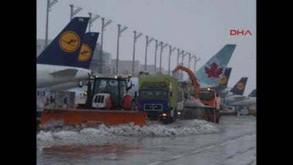 Münih Havalimanı'nda Kar Nedeniyle 45 Uçuş İptal Edildi