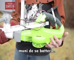 Ce mec fabrique un lance flamme avec un carburant un peut spécial. Ingénieux !