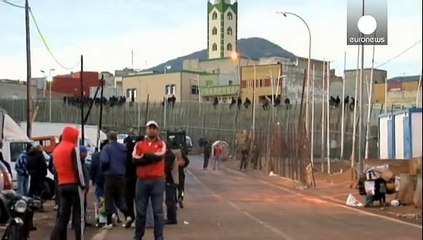 Melilla: saltano la rete un centinaio di migranti