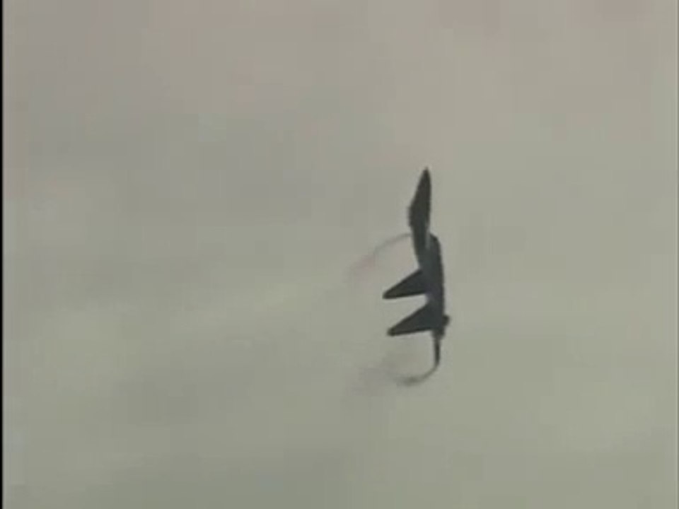 Su-35 & Su-37 Extreme Maneuverability Show