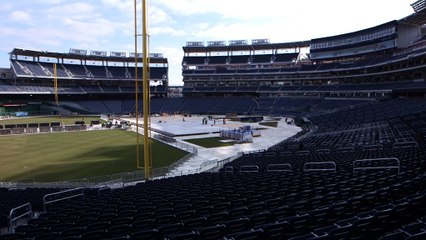 Télécharger la video: Family builds rink for NHL Winter Classic